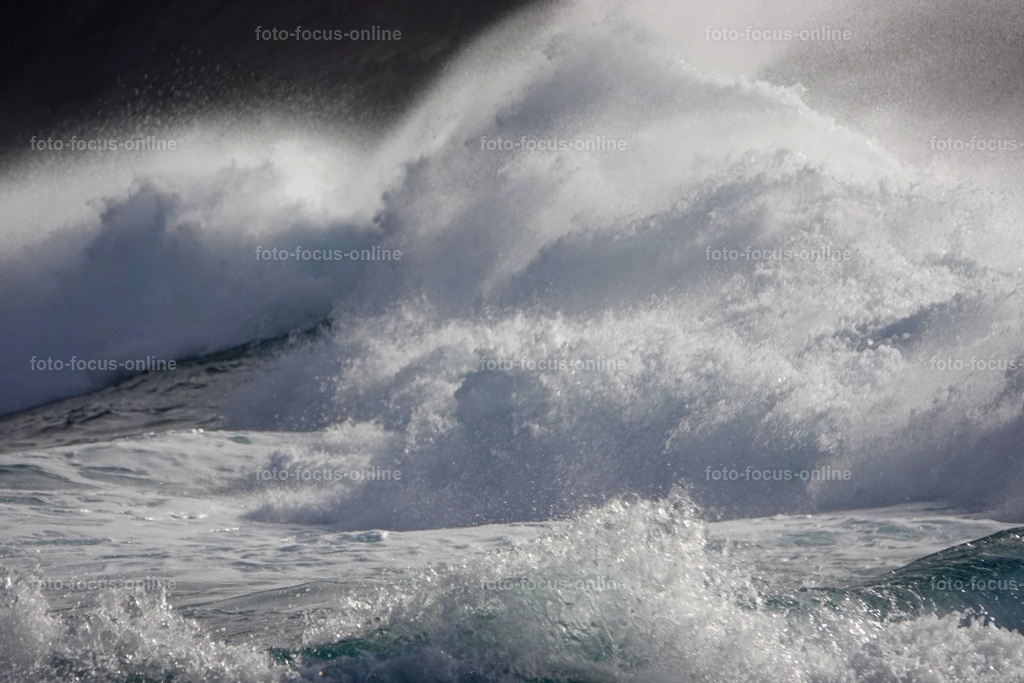 Wild waves | Atlantic breakwater