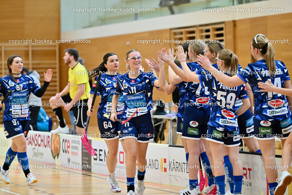 VSV Unihockey Damen vs. FCB München | Jubel VSV Unihockey Mannschaft, #11 Patricia Achernig VSV Unihockey, #64 Laura Walluschnig VSV Unihockey, #97 Bettina Wildmann VSV Unihockey, VSV Unihockey Damen vs. FCB München, VSV Unihockey Damen vs. FCB München am 24.01.2026 in Villach (Ballspielhalle St. Martin), Austria, (Photo by Bernd Stefan)