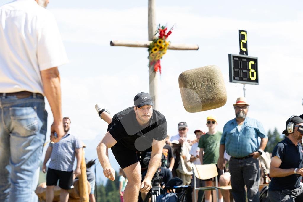 Rigi2025_2422 | Die Schwinger des Schwyzer Kantonalen Schwingerverbandes: Fotos, die Dynamik und Leidenschaft festhalten, sowie emotionale Momente aus dem traditionellen Schwingsport zeigen. - Realisiert mit Pictrs.com
