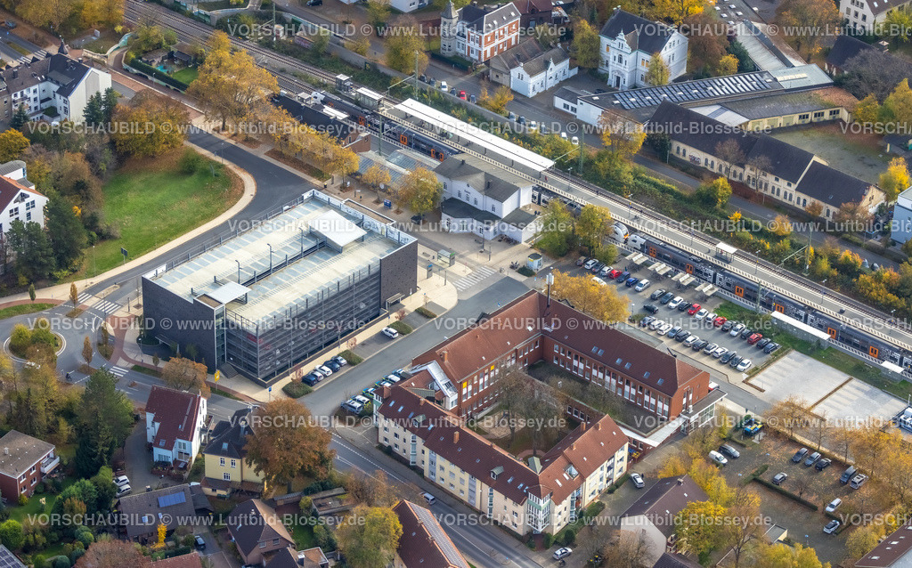 Kamen221012569 | Luftbild, Kreispolizeibehörde Unna Polizeiwache Kamen, Parkhaus, Kamen Bahnhof, Kamen, Ruhrgebiet, Nordrhein-Westfalen, Deutschland