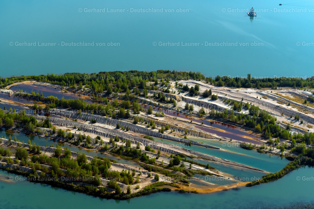 4038975 | Insel im Störmthaler See, BRAUNSBEDRA 08.09.2021 Rekultivierung der ehemaligen Tagebau - Fläche an den Uferbereichen des Sees " Geiseltalsee " in Braunsbedra im Bundesland Sachsen-Anhalt, Deutschland. // Open pit re cultivation on the shores of the lake " Geiseltalsee " in Braunsbedra in the state Saxony-Anhalt, Germany. Foto: Gerhard Launer