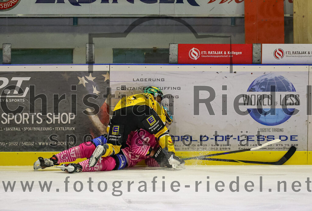 2025-10-28_110_TSV_Erding_gegen_Toelzer_Loewen | Erding, Deutschland, 28.10.2025:Eishockey, Oberliga Süd 2025 / 2026, 13. Spieltag, TSV Erding gegen Tölzer Löwen, Endergebnis: 2:5Alex Groß-Rubatscher (Tölzer Löwen, #91), Marco Pfleger (Erding Gladiators, #47)Foto: Christian Riedel / fotografie-riedel.net
