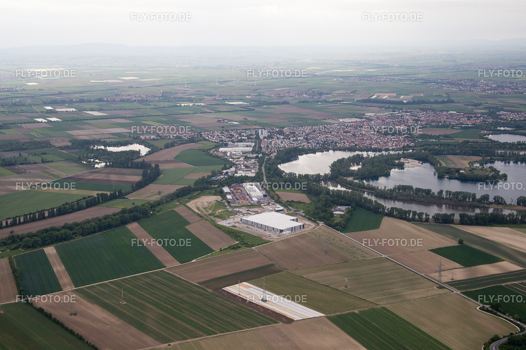 Ortsansicht | Luftbild: Ortsansicht im Ortsteil Roxheim in Bobenheim-Roxheim im Bundesland Rheinland-Pfalz in Deutschland. Foto: IMG_089035.jpg vom 20.05.2016 durch Werner Riehm/FLY-FOTO.de - Realisiert mit Pictrs.com
