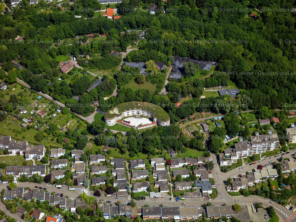 2858922 | Das Fort Albeck wurde 1846 bis 1859 auf der Kuppe des Safranberges erbaut und ist das größte Außenfort der Bundesfestung Ulm