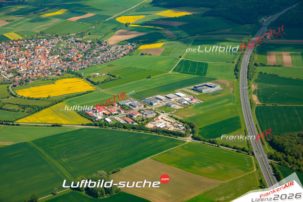 Das Luftbild zeigt : Gerchsheim Gewerbegebiet Großrinderfeld - Die Luftaufnahme wurde 2024 vom UL-Flugzeug aus erstellt ( keine Drohne ) - Hochauflösende Luftaufnahme - Für grossformatige Ausdrucke geeignet. Die Geschenkidee !Mit Lizenz und Bildrechte bestellbar
