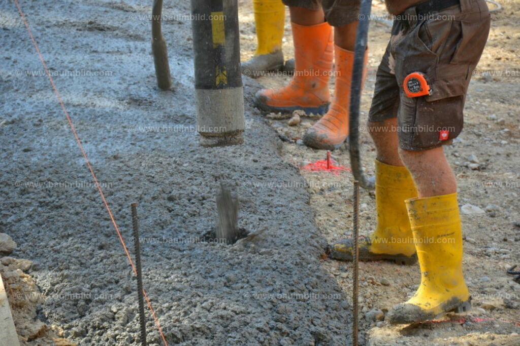 bib-lg04-betonarbeiten-0034 | Nach LV-Leistungsgruppen sortierte Detailfotos über den Bau eines Hauses. Alle Hausbau-Bilder direkt vom Urheber und Autor der Website Haus-Selber-Bauen.com