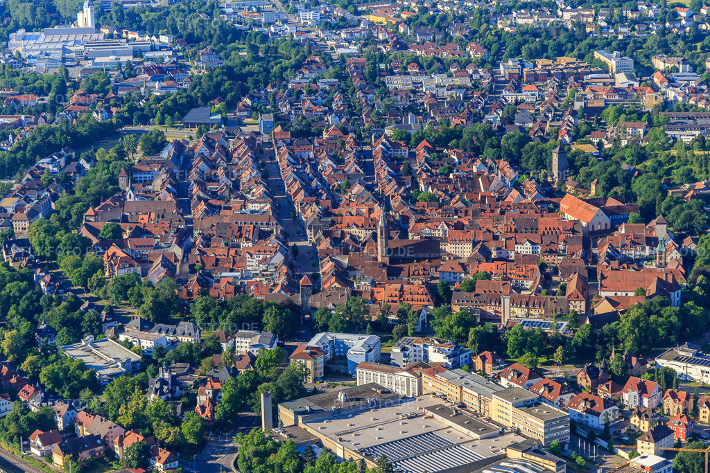 Luftbild: Innenstadt aus Norden im Ortsteil Villingen in Villingen-Schwenningen im Bundesland Baden-Württemberg in Deutschland. Foto: IMG_149225.jpg vom 29.06.2025 durch Werner Riehm/FLY-FOTO.deVillingen-Schwenningen - die Baden-Württemberg-Stadt: Villingen-Schwenningen
