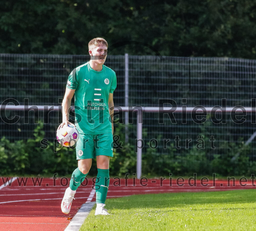 2023-08-26_039_TSV_Ebersberg_gegen_TSV_Oberpframmern | Ebersberg, Deutschland, 26.08.2023:
Fußball, Kreisliga 2023 / 2024, 2. Spieltag, TSV 1877 Ebersberg gegen TSV Oberpframmern, Endergebnis: 5:1

Thomas Grünwald (TSV 1877 Ebersberg, #3)

Foto: Christian Riedel / fotografie-riedel.net