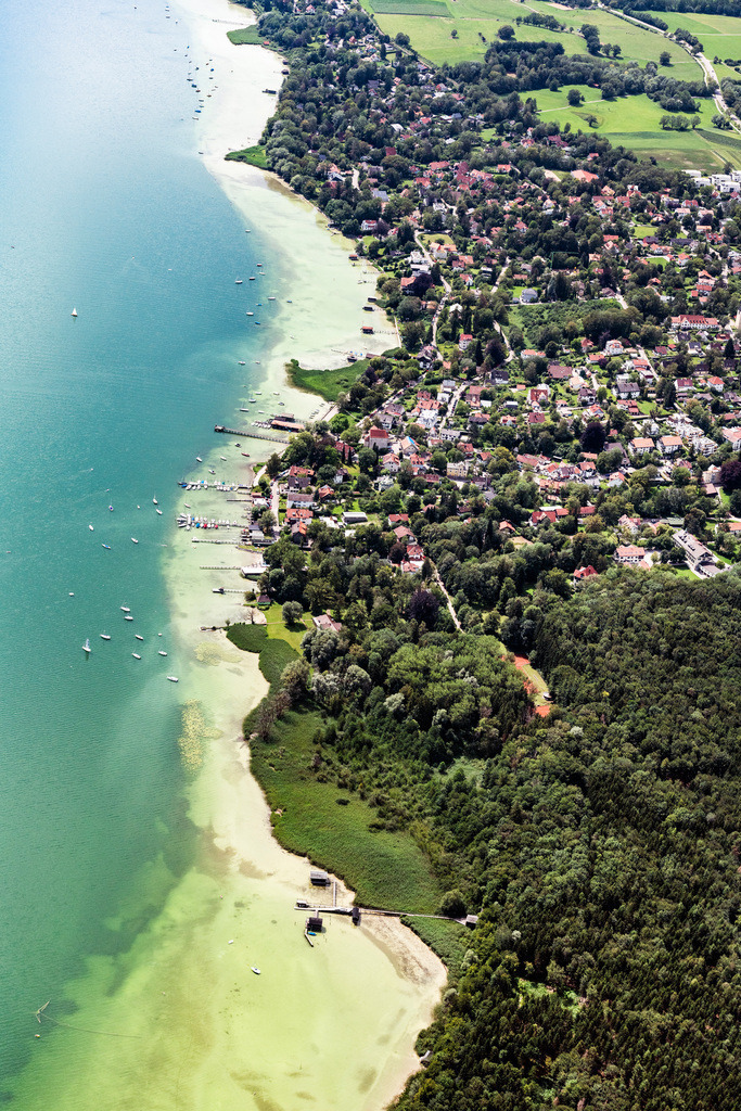 dr__0031728.jpg | SCHONDORF AM AMMERSEE 09.08.2019 Dorfkern an den See- Uferbereichen des Ammersee in Schondorf am Ammersee im Bundesland Bayern, Deutschland. // Village on the lake bank areas of Ammersee in Schondorf am Ammersee in the state Bavaria, Germany. Foto: Daniel Reiter