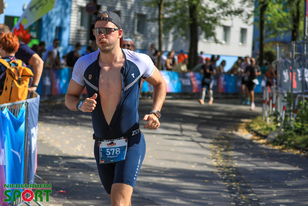 IRONMAN70-3-Duisburg-2025_Laufen_070 | Bildergalerie von Sport-Ereignissen aber auch von weiteren spannenden Dingen - nicht nur vom Niederrhein. In Anlehnung an den bekannten Spruch von Hanns Dieter Hüsch heißt das Motto: "Niederrhein ist überall".  - Realisiert mit Pictrs.com