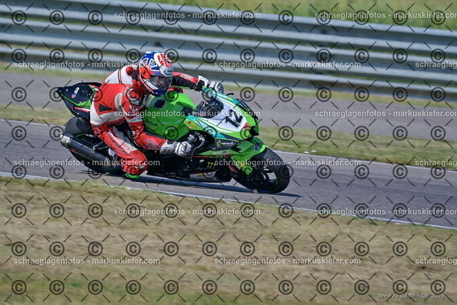 26BT02-0061 | markuskiefer.com - Realisiert mit Pictrs.com