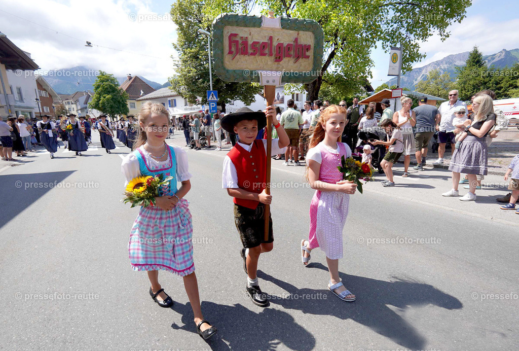 11a-HAESELGEHR-Bundesmusikfest-2023-Juni16-Reutte-DSC01790 | Info aus dem Bezirk Reutte/Ausserfern Tirol sowie eine umfangreiche Bilddatenbank über die gesamte Region: Lechtal, Talkessel Reutte, Tannheimertal, Zwischentoren. Lech, Plansee, Zugspitze, Grenztunnel, B179, Fernpassstraße, Verkehr, Lawinen, Tradition, - Realisiert mit Pictrs.com