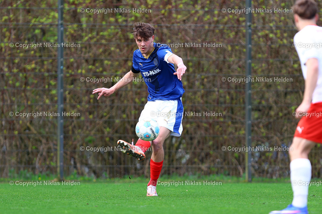 NH_HolsteinKielU19_1FCHeidenheimU19_DFBNachwuchsliga_18042026 | #4 Len Kloppenburg (Holstein Kiel U19)Fußball I Herren I U19 DFB-Nachwuchsliga Hauptrunde Liga A, Gruppe B I Saison 2025-2026 I 9. Spieltag I Holstein Kiel U19 - 1. FC Heidenheim U19 I 18.04..2026 I Citti-Fußball-Park