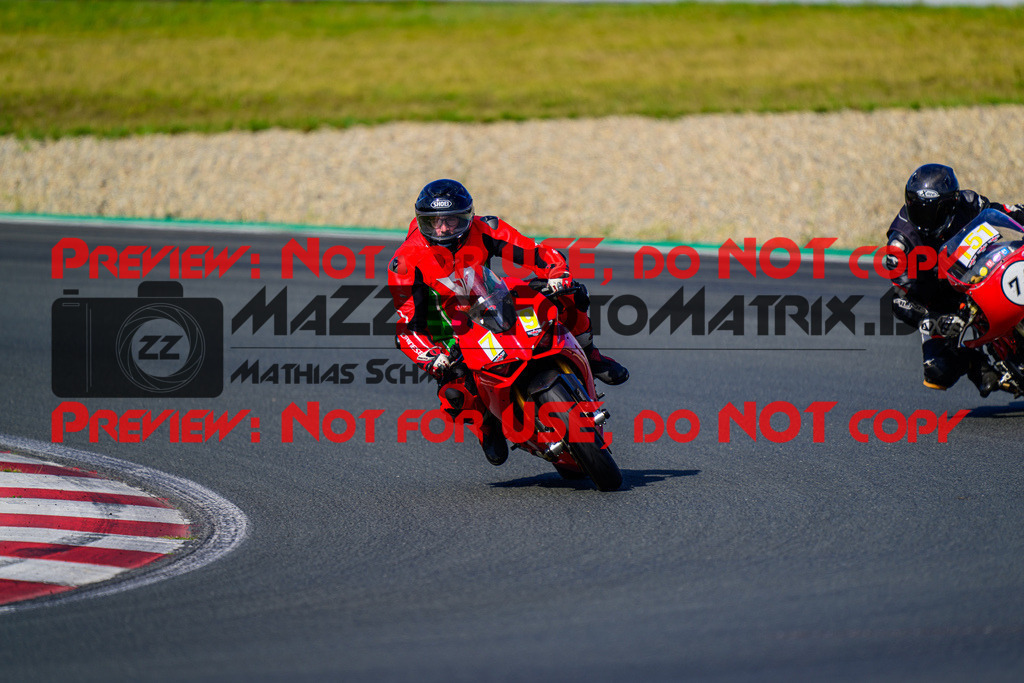 MaZZes_FotoMatrix_240724_6007705_2-461 | GELB