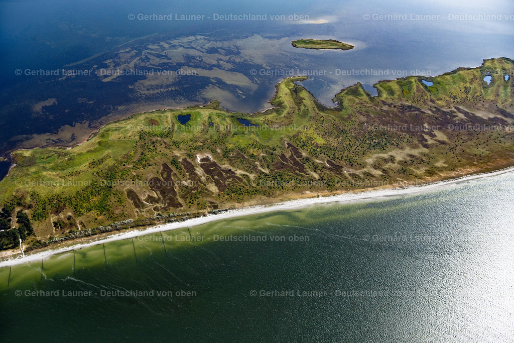 4061567 | INSEL HIDDENSEE 08.09.2021 Sandstrand- und Buhnen- Landschaft an der der Ostsee in Insel Hiddensee im Bundesland Mecklenburg-Vorpommern. // Beach landscape on the the Baltic Sea in Insel Hiddensee in the state Mecklenburg - Western Pomerania. Foto: Gerhard Launer