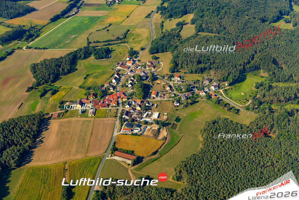 Das Luftbild zeigt : Kleinabenberg Abenberg - Die Luftaufnahme wurde 2024 vom UL-Flugzeug aus erstellt ( keine Drohne ) - Hochauflösende Luftaufnahme - Für grossformatige Ausdrucke geeignet. Die Geschenkidee !Mit Lizenz und Bildrechte bestellbar