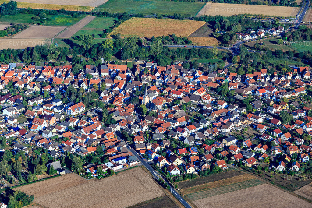 Luftbild: Evang. Kirche im Ortsteil Altheim in Münster im Bundesland Hessen in Deutschland. Foto: IMG_110983.jpg vom 08.09.2018 durch Werner Riehm/FLY-FOTO.de