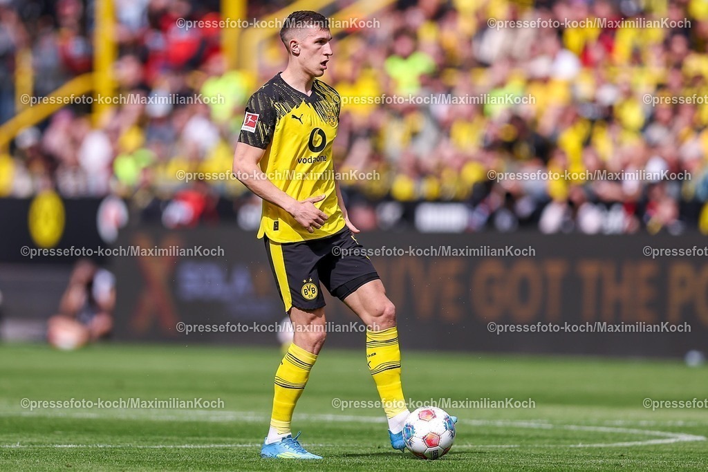 BVB11042601026 | 11.04.2026, Fußball, Borussia Dortmund - Bayer 04 Leverkusen, 1. Fußball Bundesliga, 29. Spieltag, Signal Iduna Park, Saison 2025 2026: Nico Schlotterbeck&nbsp;(BVB #04)  DFB regulations prohibit any use of photographs as image sequences and or quasi-video.