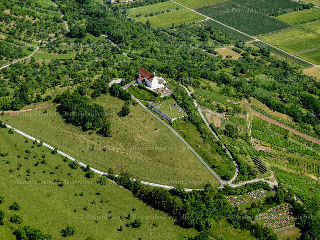 2824929 | Wurmlinger Kapelle St.Remigius am Hang mit Weinbergen, Tübingen