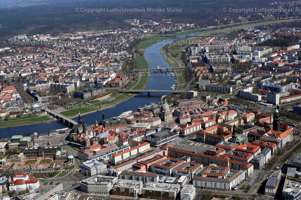 Dresden | Das Luftbild zeig die Altstadt von Dresden mit den berühmten Brücken. Hier ist noch die Carolabrücke vor dem Einsturz zu sehen.  - Realisiert mit Pictrs.com