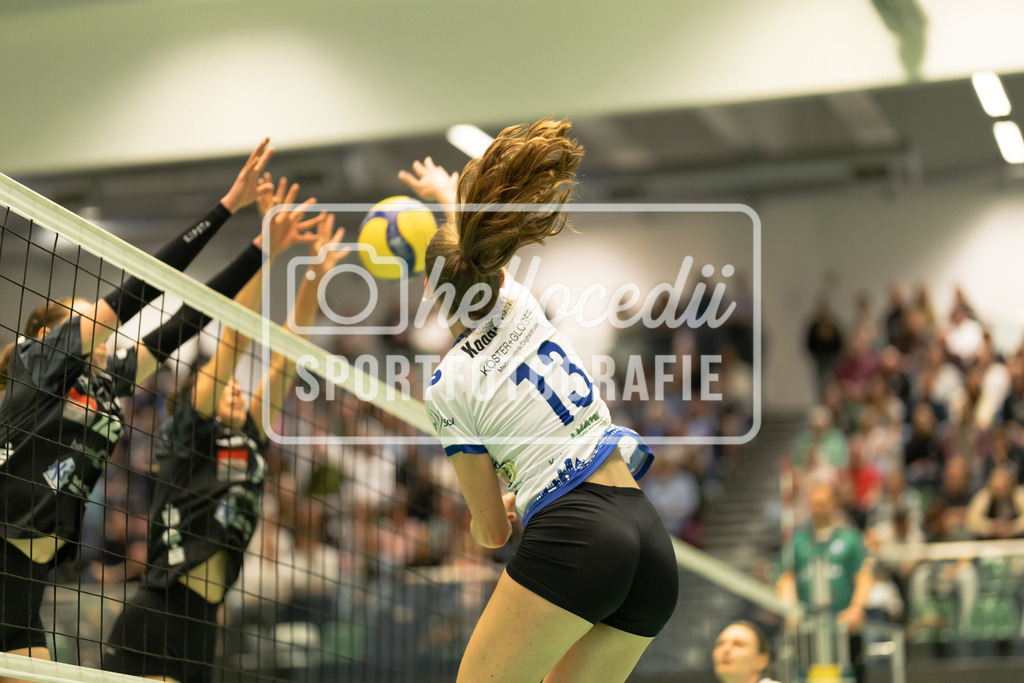 Volleyball I Frauen I Saison 2025-2026 I 2. Bundesliga I VC Osnabrück - SCU Emlichheim-56 | Lea Koopmann (13, VC Osnabrück) - Realisiert mit Pictrs.com