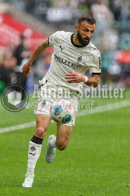 03.05.2026, GER, Fussball, Herren, 1. BL, Saison 2025/2026, Borussia Mönchengladbach - Borussia Dortmund | Franck Honorat (Borussia Mönchengladbach) in Aktion am Ball, Einzelaktion 