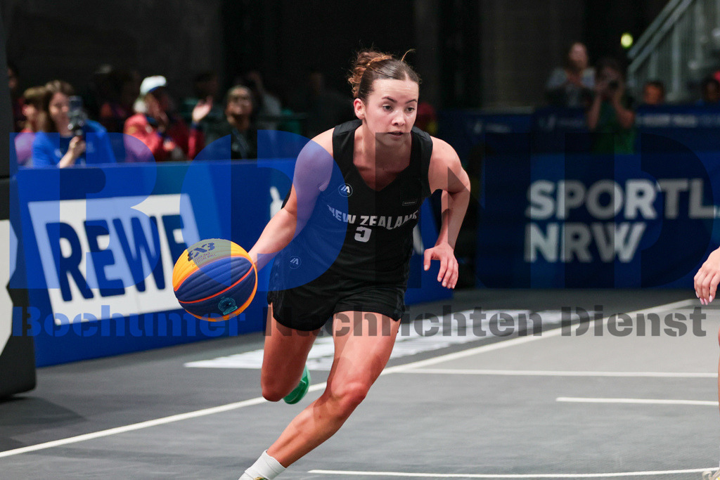 SES_TTG3X320250717-27 | bond - Realisiert mit Pictrs.com