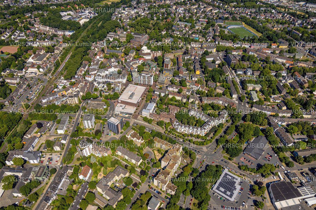 Essen230702843 | Luftbild, Einkaufszentrum Germaniaplatz und Kaufland (weißes Gebäude), Fußgängerzone, Borbeck-Mitte, Essen, Ruhrgebiet, Nordrhein-Westfalen, Deutschland