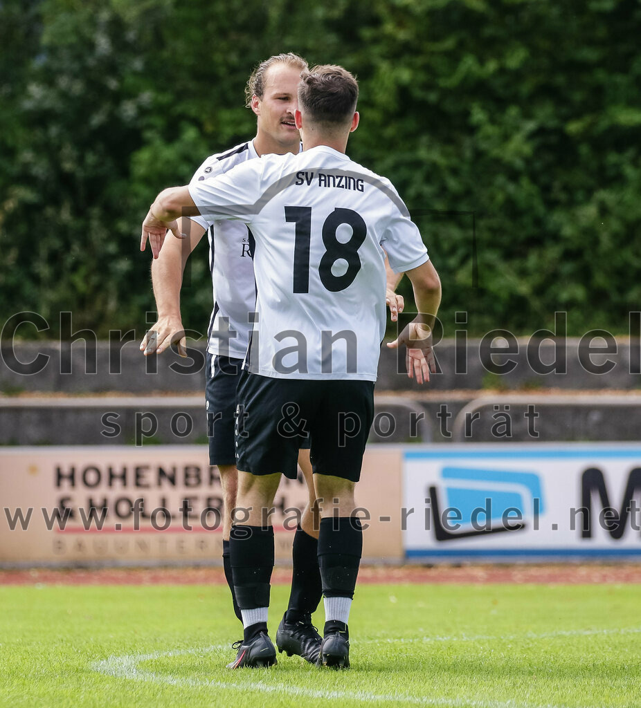 2023-07-23_042_SV_Anzing_gegen_SC_Kirchasch | Anzing, Deutschland, 23.07.2023:
Fußball, Kreisliga 2023 / 2024, Testspiel, SV Anzing gegen SC Kirchasch, Endergebnis: 5:1

Peter Rauch (SV Anzing, #6), Granit Lezi (SV Anzing, #18)

Foto: Christian Riedel / fotografie-riedel.net