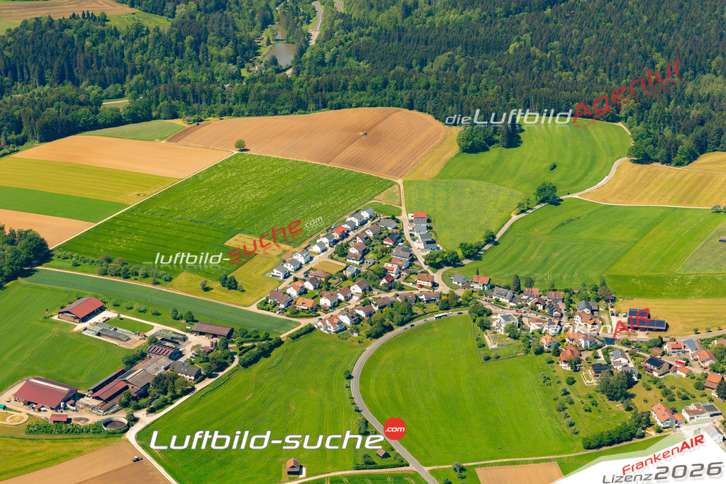 Das Luftbild zeigt :  Börtlingen - Die Luftaufnahme wurde 2024 vom UL-Flugzeug aus erstellt ( keine Drohne ) - Hochauflösende Luftaufnahme - Für grossformatige Ausdrucke geeignet. Die Geschenkidee !Mit Lizenz und Bildrechte bestellbar