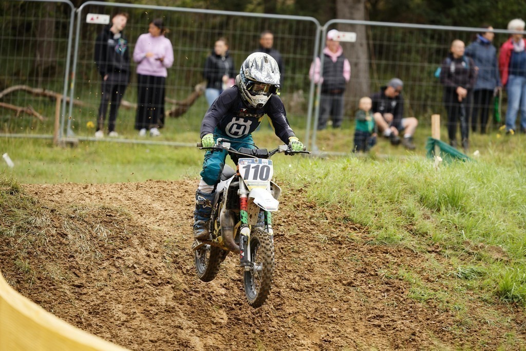 Motocross_Gerstetten_250802_4755 | Fotopresso – Sportfotografie in Heidenheim & Umgebung. Professionelle Sportfotografie für unvergessliche Momente. Dynamische Action-Shots, emotionale Szenen & hochwertige Bilder. - Realisiert mit Pictrs.com