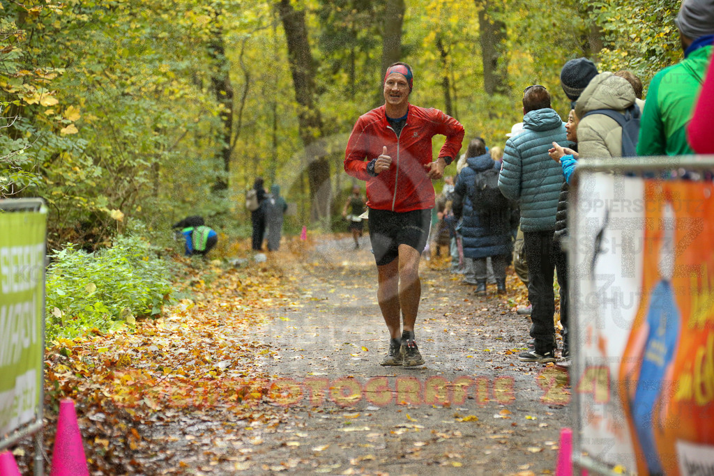 251026_1223_EX1_0243 | Sportfotografie im Rhein-Sieg Kreis, Köln, Bonn, NRW, Rheinland Pfalz, Hessen, etc. Unser Tätigkeitsfeld umfasst den Laufsport vom Volkslauf über den Marathon, Duathlon, Triathon bis zum Ultralauf wie Kölnpfad Ultra oder Schindertrail.