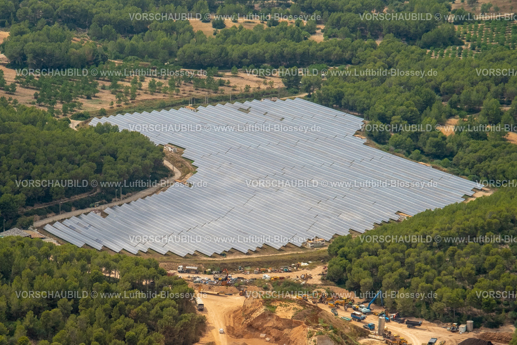 Mallorca230600152N | Luftbild, Solarpark, Baustelle, an der Straße Carretera Andratx, Calvia, Balearen, Mallorca, Balearische Inseln, Spanien