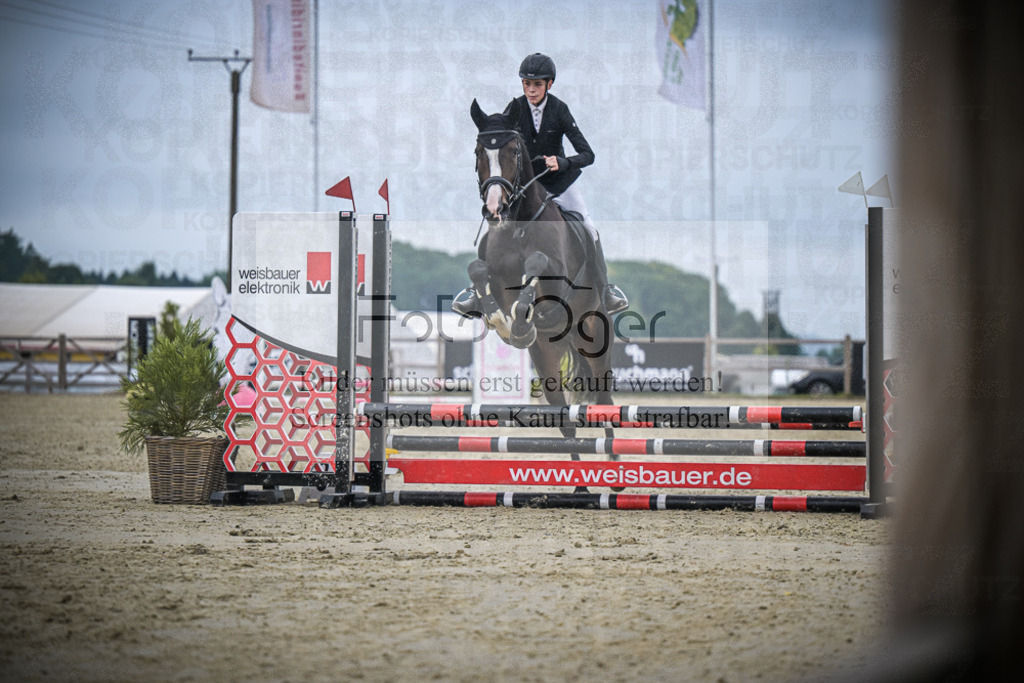 DOS_0621 | Entdecke hochwertige Reitturnierfotos von Foto Oger. Professionell, emotional und authentisch – jetzt Lieblingsmomente im Shop bestellen.Deutschlandweite Turnierfotografie. - Realisiert mit Pictrs.com