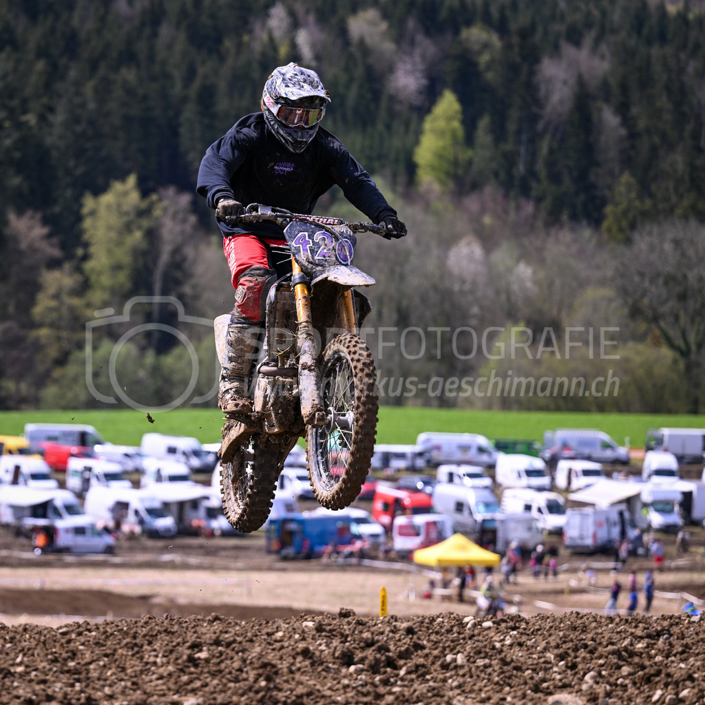 Motocross Schlatt bei Winterthur - 29. April 2023 | #420 Hutter Fabian aus Volketswil (CH) auf Suzuki in der Kategorie Hobby Open am Motocross Schlatt bei Winterthur, 29. April 2023.
Instagram: @mx_schlatt | @mc_wila | @sam_schweiz
Bild: Sportfotografie Markus Aeschimann | www.markus-aeschimann.ch - Realisiert mit Pictrs.com