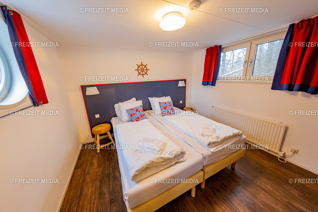 HAUSBOOT IM CENTER PARCS BISPINGER HEIDE | CENTER PARCS BISPINGER HEIDE

VEROEFFENTLICHUNG NUR GEGEN HONORAR

CONTACT:
FREIZEIT.MEDIA
HENDRIK PÖTHER
IM SCHLATT 24
46414 RHEDE

FON: +49 (0)2872 9496637
MAIL: INFO@FREIZEIT-MEDIA.DE
WEB: WWW.FREIZEIT.MEDIA - Realisiert mit Pictrs.com