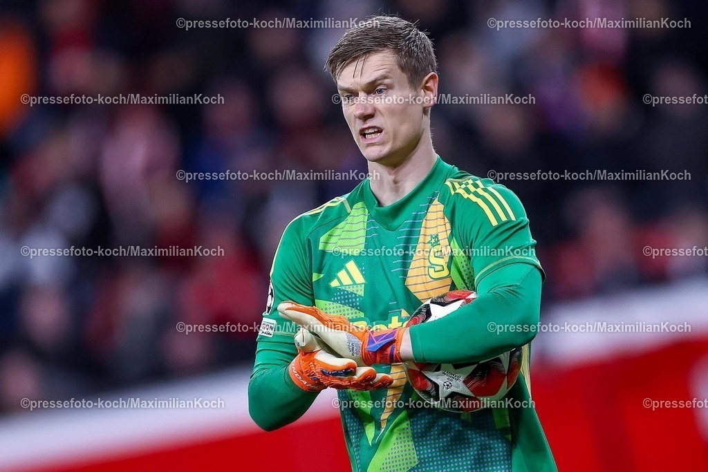 UCL29012502287 | 29.01.2025, Fußball, Bayer 04 Leverkusen - AC Sparta Prag, UEFA Champions League, 8. Spieltag, BayArena, Saison 2024 2025: Torwart Peter Vindahl (Sparta Prag #1)