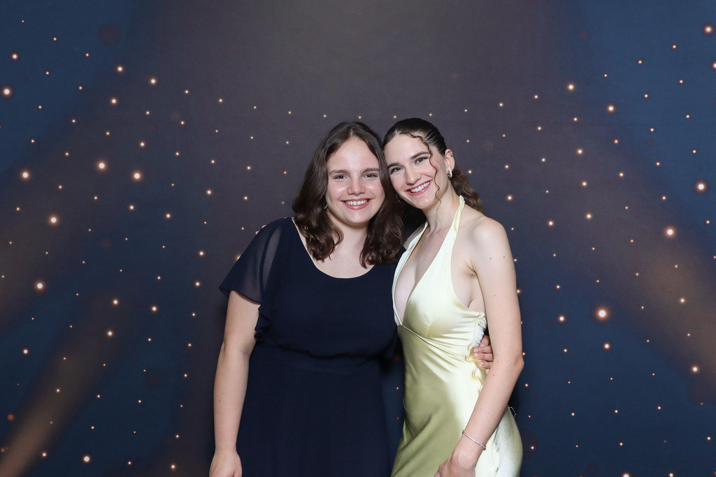 ZD260628112736-74 | Fotoshop von zweidimensional Fotografie. Ihr Fotograf im Aargau. Abzüge von Ihrem Fotobox Event bestellen.Abzüge von Ihrem Hochzeit bestellen.Abzüge von Ihrem Schulfotograf bestellen.