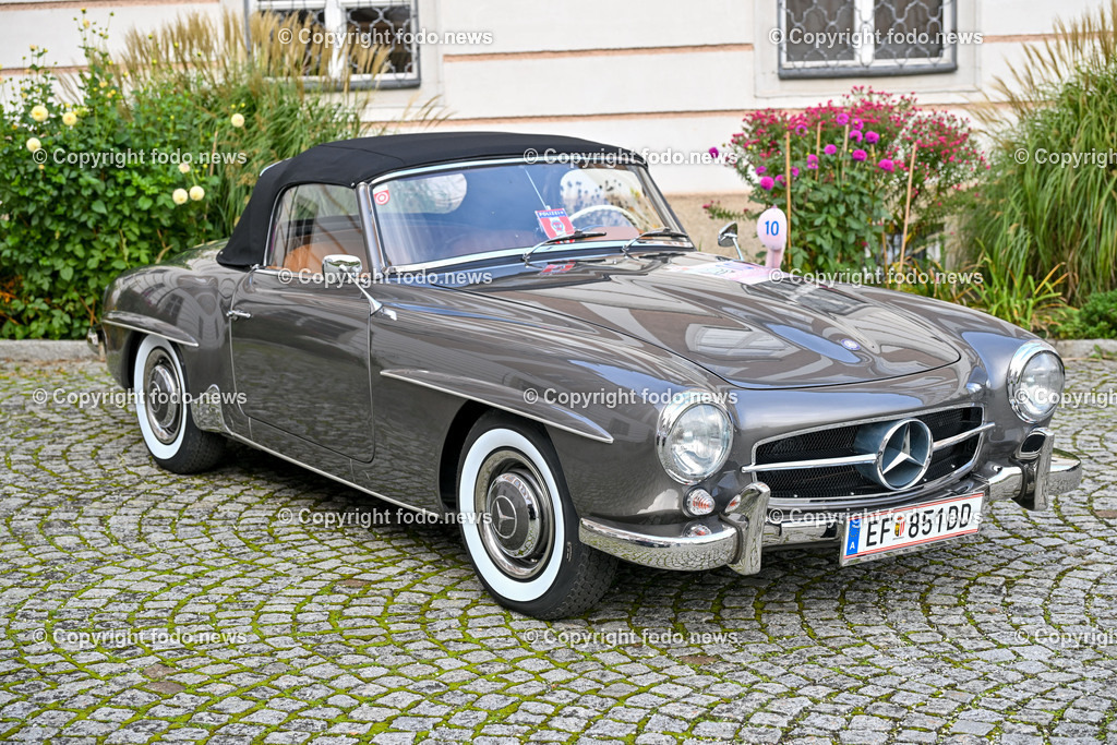 Frauen fuer Frauen_ Charity Oldtimerfahrt_ 04.10.2025-23 | 04.10.2025, Linz, AUT, Oldtimer Charity im Bild Frauen fuer Frauen Oldtimerfahrt, Teilnehmer©Harald Dostal / fodo.media