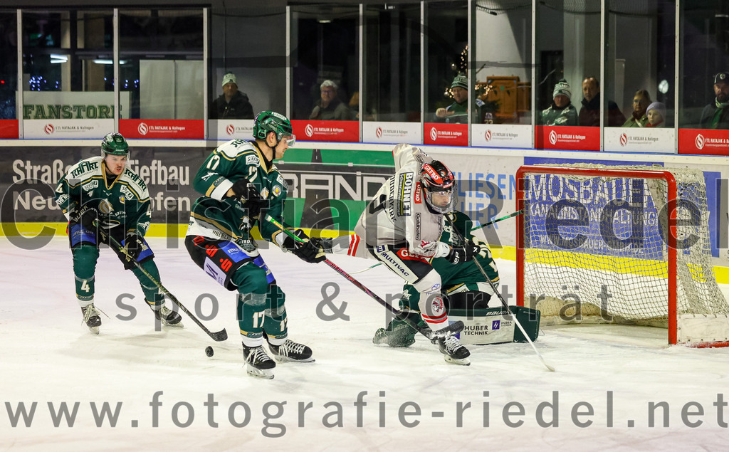 2025-12-14_091_TSV_Erding_gegen_ECDC_Memmingen_Indians | Erding, Deutschland, 14.12.2025:Eishockey, Oberliga Süd 2025 / 2026, 26. Spieltag, TSV Erding gegen ECDC Memmingen Indians, Endergebnis: 1:2Foto: Christian Riedel / fotografie-riedel.net