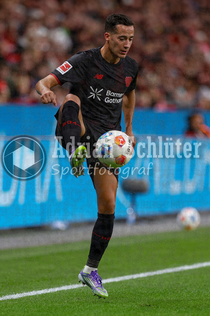 Bayer 04 Leverkusen vs Borussia Mönchengladbach - Bundesliga  | Leverkusen, Deutschland, 21.09.25:   Lucas Vazquez (Bayer 04 Leverkusen) in Aktion am Ball, Einzelaktion waehrend des Spiels der Bundesliga zwischen  Bayer 04 Leverkusen vs Borussia Mönchengladbach in der BayArena(Foto von Brauer-Fotoagentur / Adrian Schlueter)