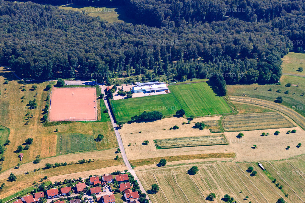 Luftbild: Sportplatz des TSV Spessart am Waldrand im Ortsteil Spessart in Ettlingen im Bundesland Baden-Württemberg in Deutschland. Foto: IMG_42073.jpg vom 27.06.2011 durch Werner Riehm/FLY-FOTO.deAuflösung des Originals: 4459 x 2973 pxWWW.TSV-SPESSART.DE