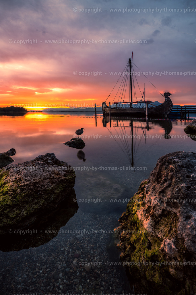 Chiemsee Sonnenaufgang Wikingerschiff copyright  Thomas Pfister-2 | PHOTOGRAPHY BY THOMAS PFISTER