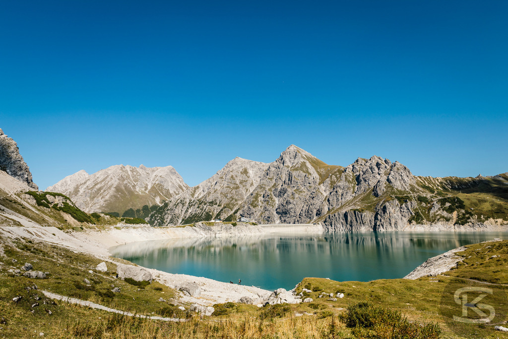 Lünersee im Brandnertal – Alpiner Bergsee in Vorarlberg | Der Lünersee im Brandnertal zählt zu den schönsten Bergseen der Alpen. Kristallklares türkisfarbenes Wasser vor beeindruckender Bergkulisse – professionelle Landschaftsfotografie aus Vorarlberg von Stefan Kuhn. - Realisiert mit Pictrs.com