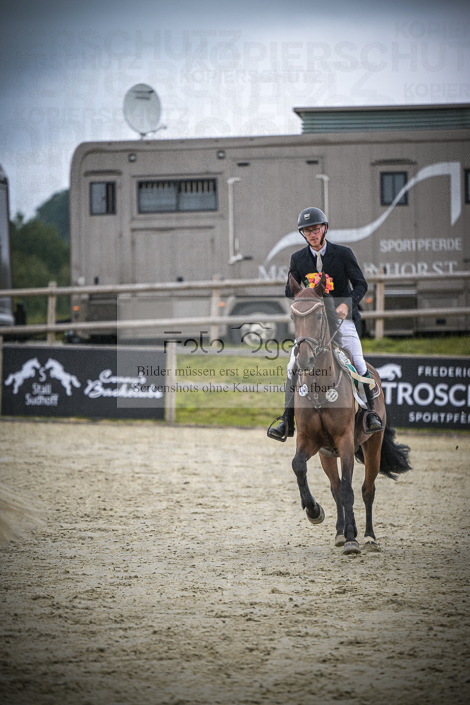 DOS_0224 | Entdecke hochwertige Reitturnierfotos von Foto Oger. Professionell, emotional und authentisch – jetzt Lieblingsmomente im Shop bestellen.Deutschlandweite Turnierfotografie. - Realisiert mit Pictrs.com