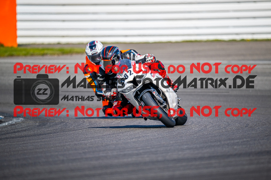 MaZZes_FotoMatrix_230410_5083 | ROT