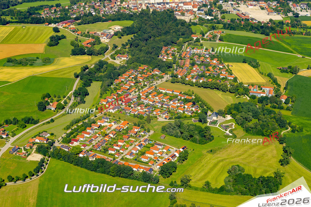 Aktuelles Luftbild von Moosburg Tittmoning - Die Luftaufnahme wurde 2022 mittels UL-Flugzeug erstellt ( keine Drohne ) - hochauflösende Kamera-Systeme von  Canon -Beste Qualität - Für grossformatige Ausdrucke geeignet. Die Geschenkidee !