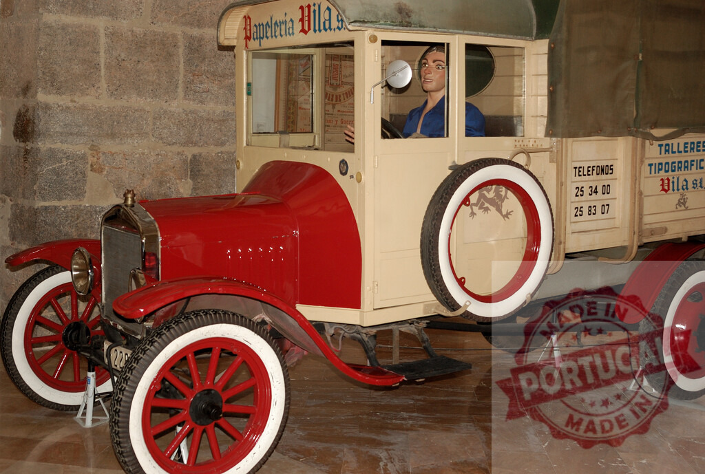 Mannequin driving vintage Ford Model TT truck promoting Papeleria Vila | Restored Ford Model TT truck with advertising for Papeleria Vila printing shop, driven by a mannequin - Realisiert mit Pictrs.com