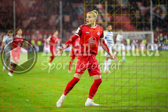 MSV Duisburg vs Rot-Weiss Essen - 3. Liga | Duisburg, Deutschland, 26.10.25:   Tom Ludovic Jean-Baptiste Moustier (Rot-Weiss Essen) gestikuliert, Gestik waehrend des Spiels der 3. Liga MSV Duisburg vs Rot-Weiss Essen in der schauinsland-reisen-arena(Foto von Brauer-Fotoagentur / Adrian Schlueter)