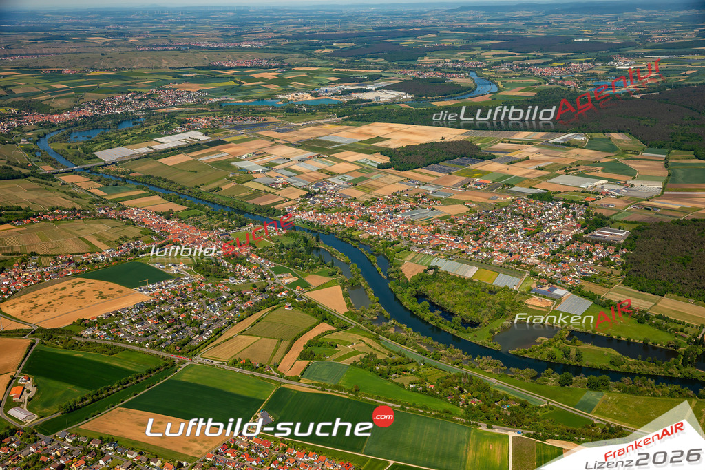 Luftaufnahme der Stadt Albertshofen - Die Luftaufnahme wurde 2025 vom UL-Flugzeug heraus erstellt ( keine Drohne ) - Hochauflösende Luftaufnahme - für professionelle Ausdrucke geeignet. Die Geschenkidee !Mit Lizenz und Bildrechte bestellbar